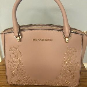 Used one time- almost NEW Michaels Kors handbag